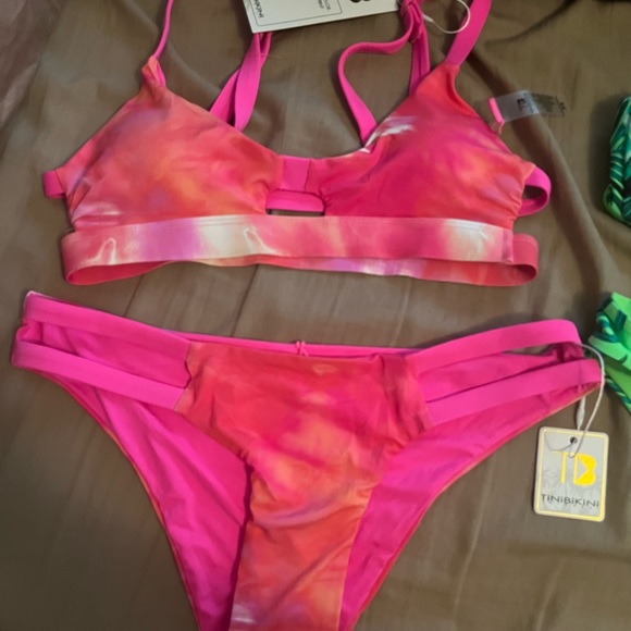 Bikinis size XS x2 - Picture 2 of 2